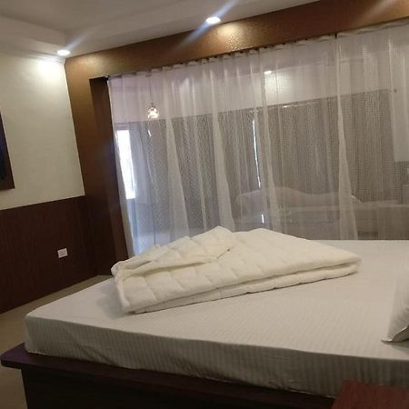 Hotel Utsav Dehradun Exteriör bild