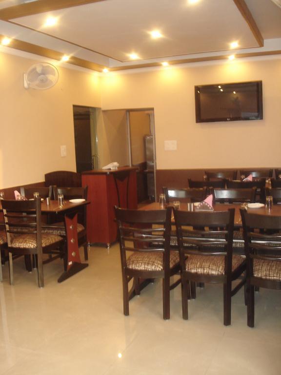 Hotel Utsav Dehradun Exteriör bild