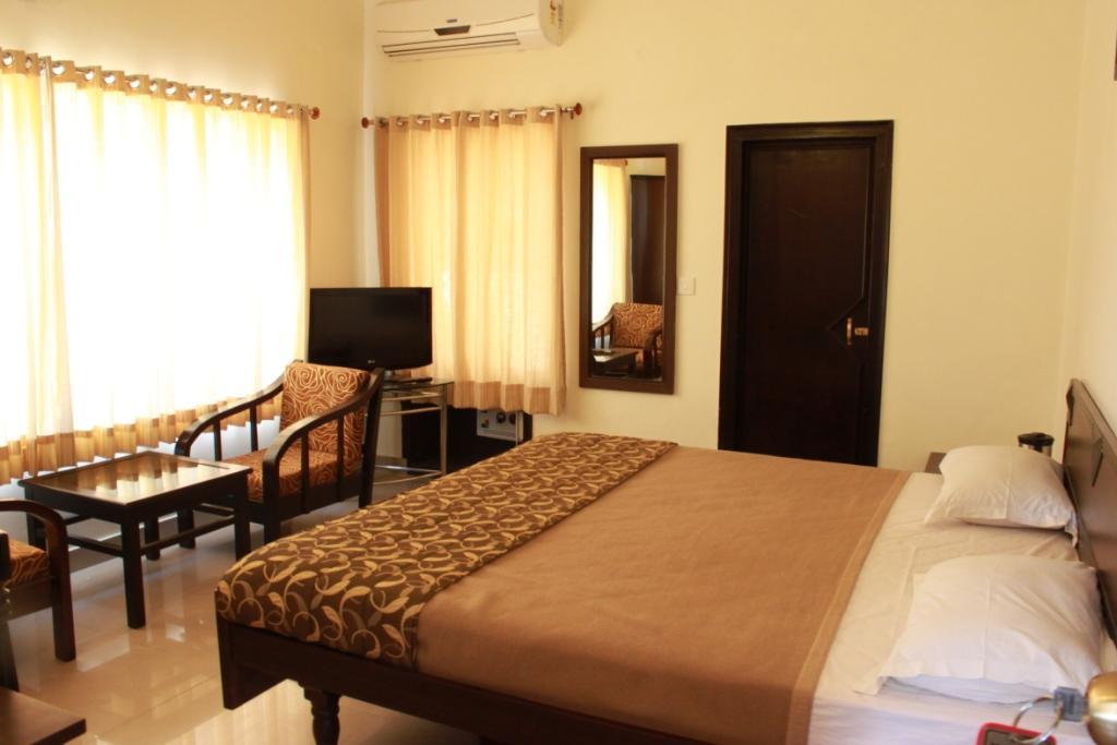 Hotel Utsav Dehradun Exteriör bild