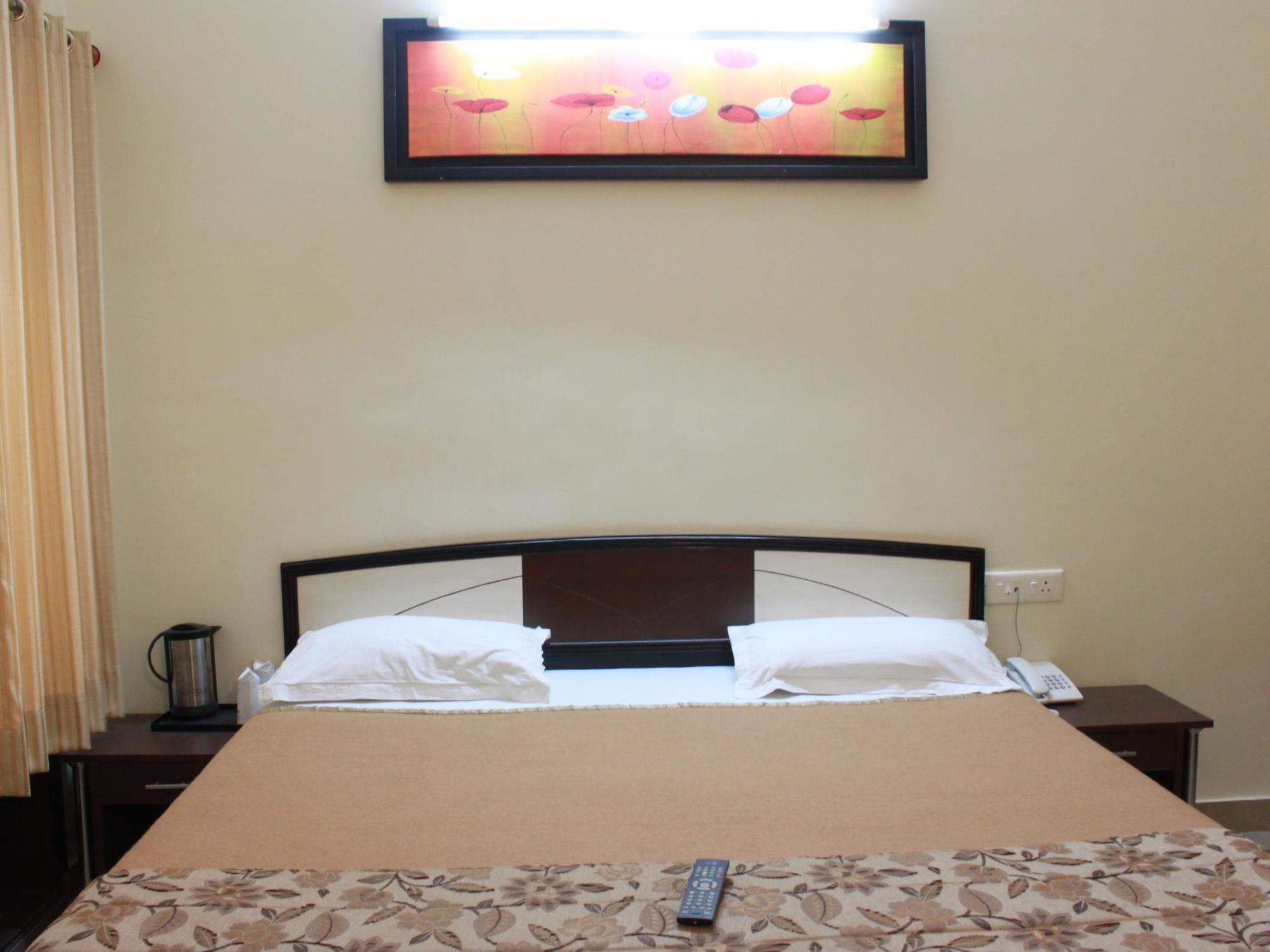 Hotel Utsav Dehradun Exteriör bild