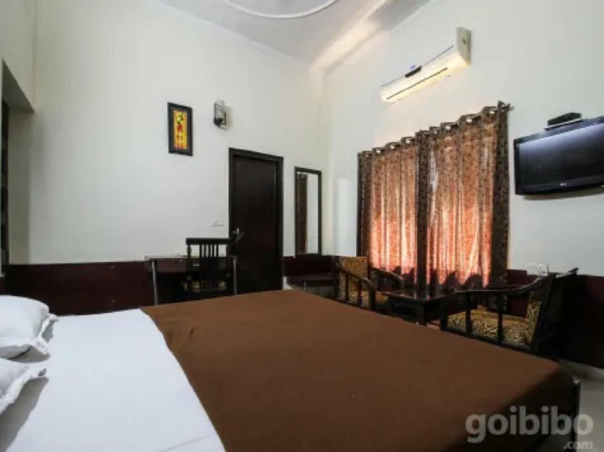 Hotel Utsav Dehradun Exteriör bild