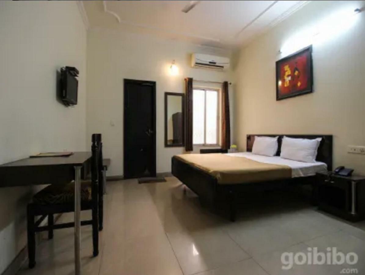 Hotel Utsav Dehradun Exteriör bild