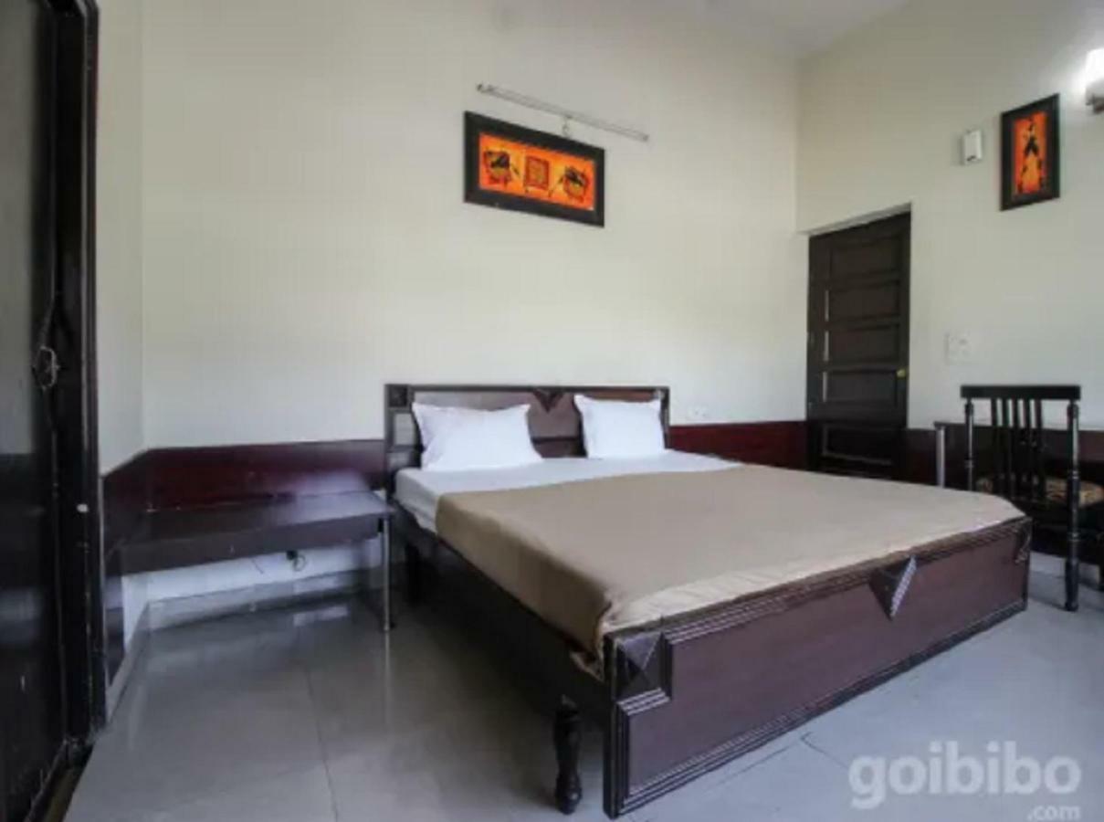 Hotel Utsav Dehradun Exteriör bild