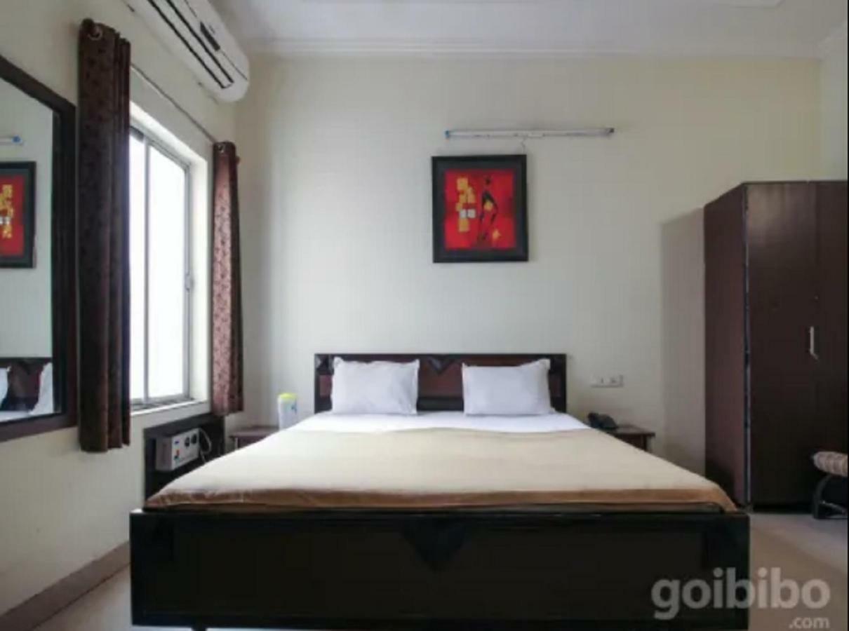 Hotel Utsav Dehradun Exteriör bild