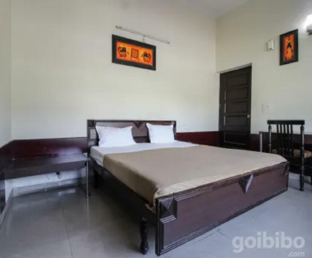 Hotel Utsav Dehradun Exteriör bild