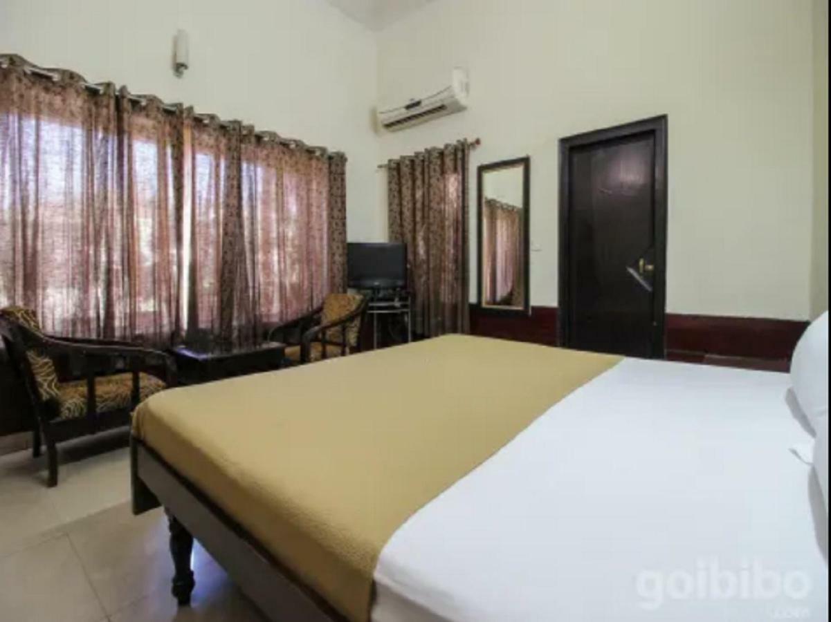 Hotel Utsav Dehradun Exteriör bild