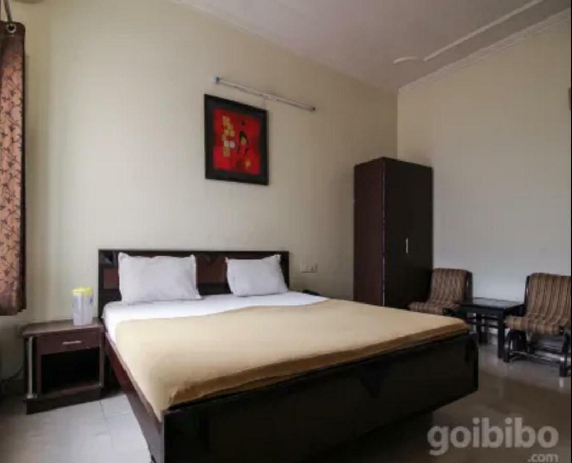 Hotel Utsav Dehradun Exteriör bild