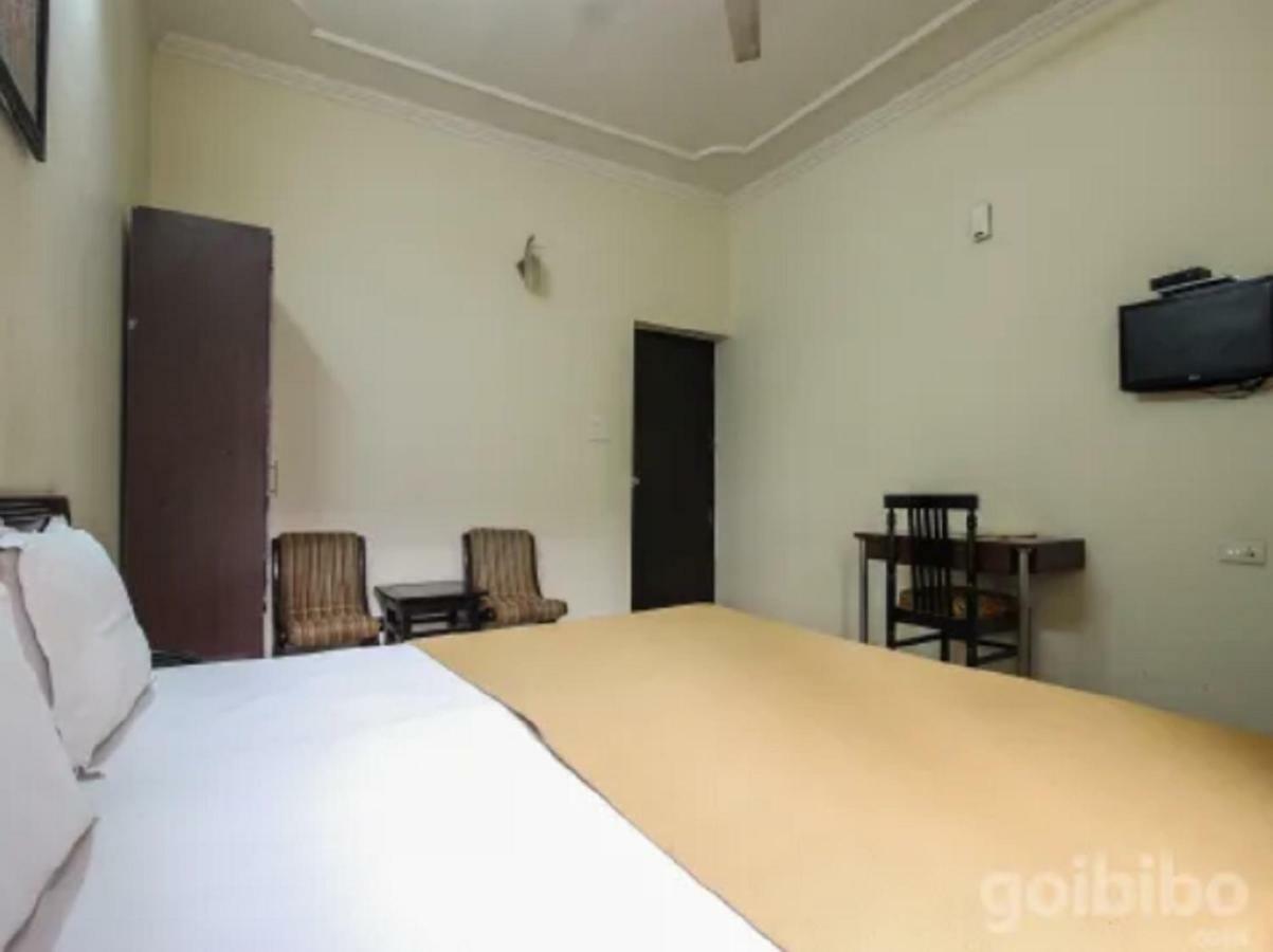Hotel Utsav Dehradun Exteriör bild