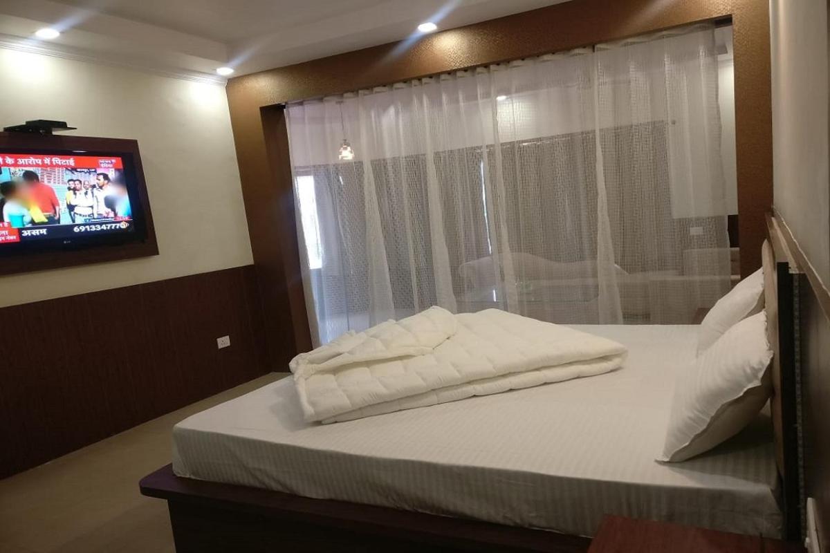 Hotel Utsav Dehradun Exteriör bild