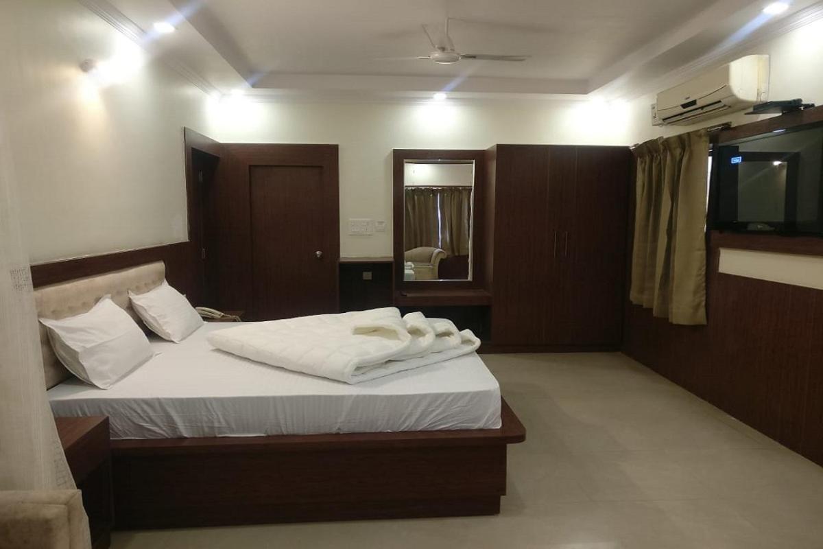 Hotel Utsav Dehradun Exteriör bild