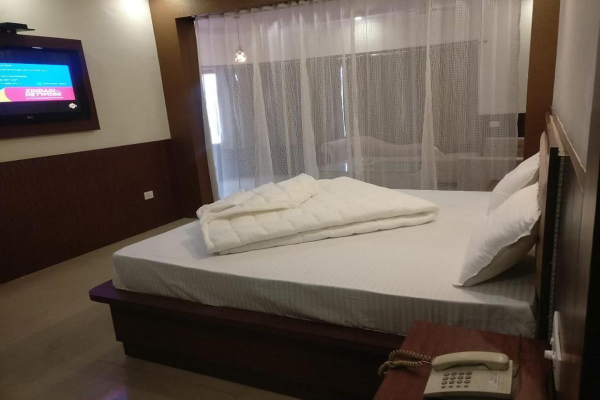 Hotel Utsav Dehradun Exteriör bild
